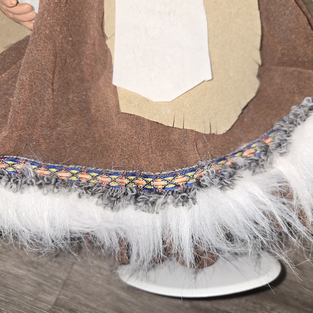 Native American-Inspired Doll with Black Hair‎ - Picture 16 of 16